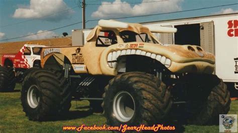 Bulldozer (Hall) | Monster Trucks Wiki | FANDOM powered by Wikia