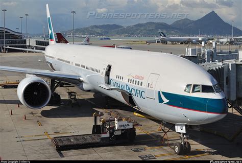 B Kqi Cathay Pacific Boeing Er Photo By Allen Yu Id