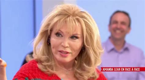 Amanda Lear se moque gentiment de Catherine Deneuve et sa photo osée