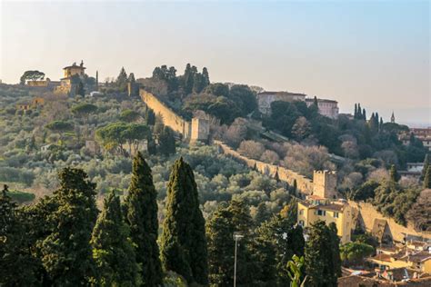 reasons    visit italy roads  destinations