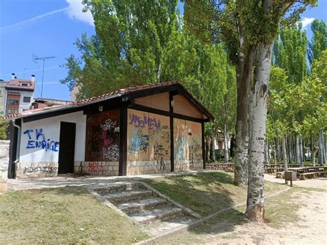 El Quiosco Del Parque El Barriles Reparado Pero Ya Con Grafitis Se