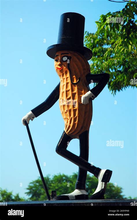 Planters peanuts logo hi-res stock photography and images - Alamy