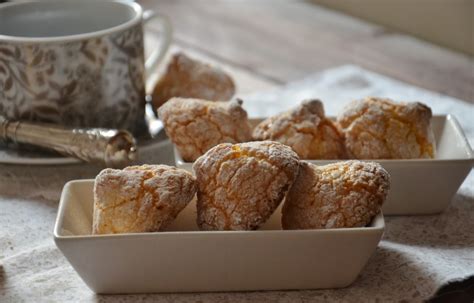 Pastelitos De Coco Cuchillito Y Tenedor