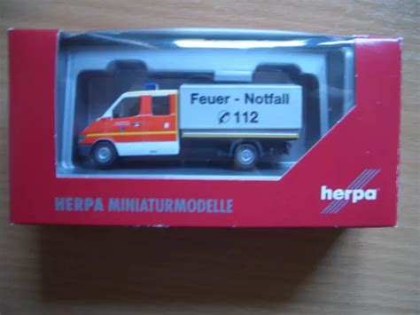 HERPA MERCEDES BENZ Sprinter Doka Feuerwehr Düsseldorf Nr 046633 1