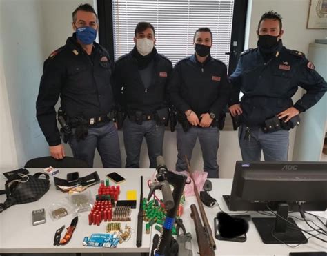 L Adige Di Veronala Polizia Scopre In Un Garage Armi Droga E Bici