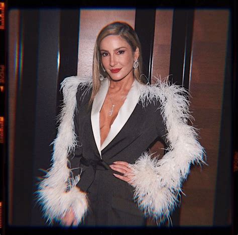 Claudia Leitte Se Apresenta Em Jantar Filantr Pico Em Nova York