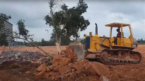 Super Strong Bulldozer Komatsu Pushing Tree Rocks With Many Dump