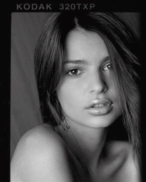 Emily Ratajkowski Beautiful Portrait Hot Celebs Home