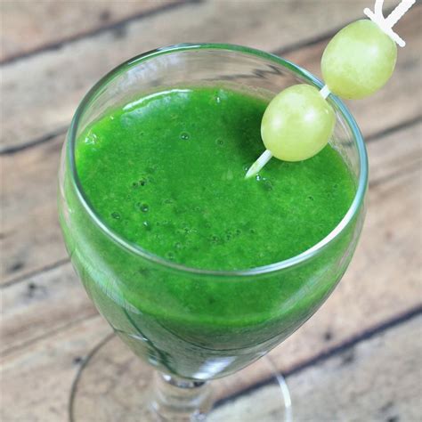 10 Kale Smoothie Recipes That Pack a Powerfully Healthy Punch