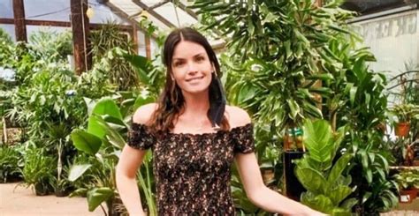 Bachelor Alum Courtney Robertson Pregnant With Third Baby