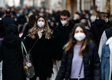 Mascherine all aperto da oggi non sono più obbligatorie tranne in