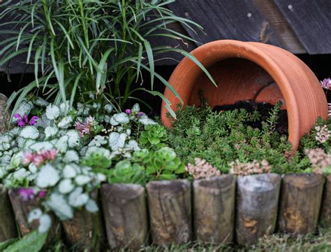 10 Cool Things To Do With Broken Terracotta Pots - Backyard Boss