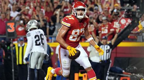 Chiefs vs. Raiders score, takeaways: Travis Kelce explodes as Kansas ...