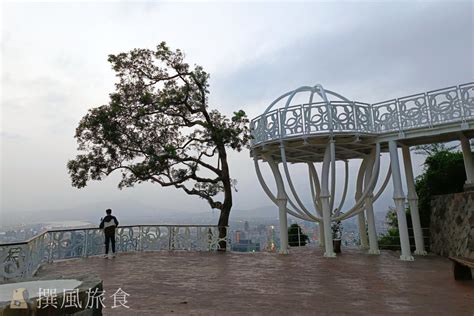 劍潭山「微風平台」與「北眼平台」純白系觀景台！15分鐘眺望士林繁景 撰風旅食