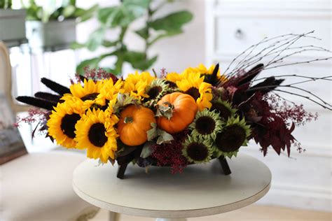 How to Pick the Prettiest Flower Arrangement for Your Thanksgiving ...