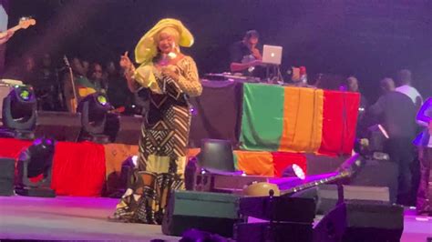 La Diva Oumou Sangaré à La Nuit Du Mali 2019 à Bercy [bamako Today] Youtube