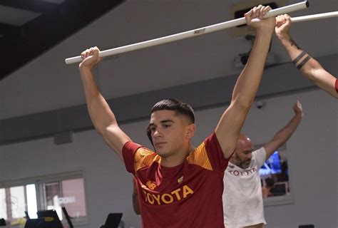 Trigoria Palestra Per Chi Ha Giocato Ieri Karsdorp In Campo Foto