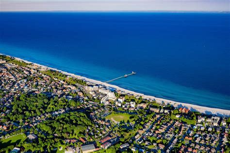 Grömitz von oben Küsten Landschaft am Sandstrand der Ostsee in