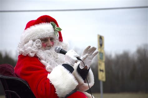 Santa Claus Arrives In Aberfoyle For Puslinch Parade