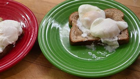 Easy Ways To Poach Eggs Youtube