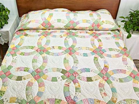 Pastel Double Wedding Ring Quilt