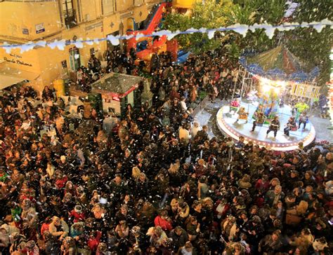 La Gran Fiesta De Navidad El D A Con Pista De Hielo Nevada