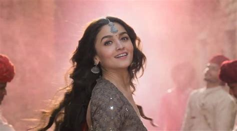 Kalank trailer: Alia Bhatt and Varun Dhawan play star-crossed lovers ...