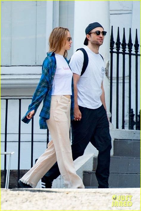 Photo Robert Pattinson Suki Waterhouse London Walk 08 Photo 4470827