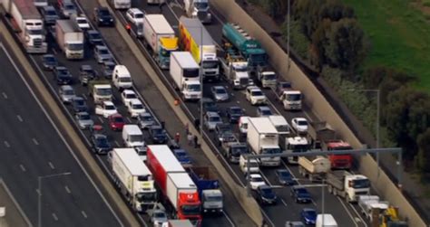 Western Ring Road Crash Police Looking For Range Rover Driver After