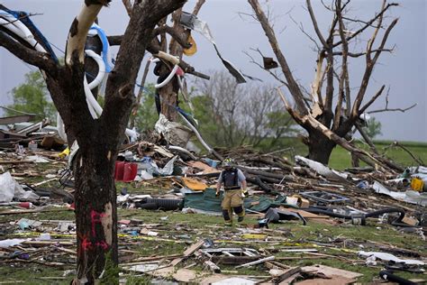 5 Dead And At Least 35 Hurt As Tornadoes Ripped Through Iowa Tuesday Officials Say Wccb