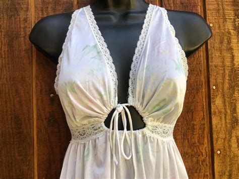 Vintage Floral Miss Elaine Long Nightgown Large Romantic Lace Keyhole