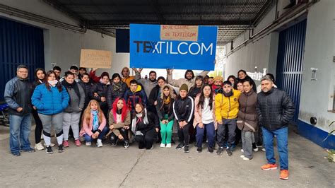 Otra Vez Los Ex Trabajadores De Textilcom Se Manifestaron Frente A Casa