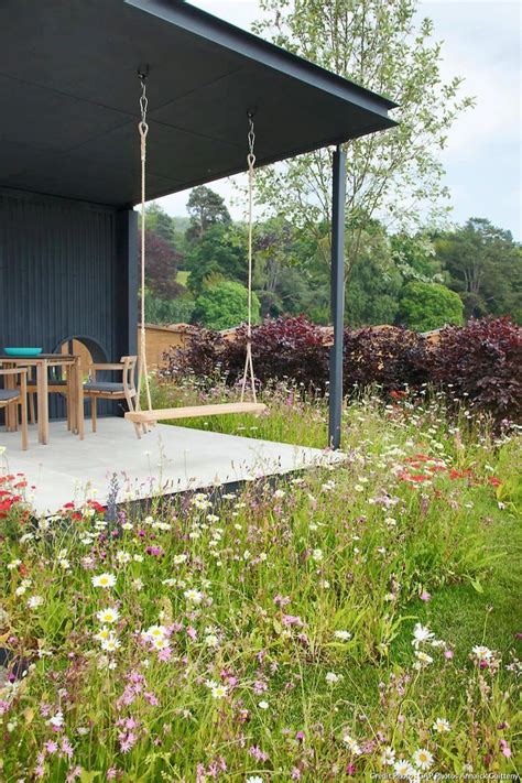 Le kiosque de jardin peut être de forme rectangulaire ronde ou