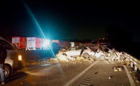 Volcadura De Tr Iler Provoca Cierre En Ambos Sentidos De La Avenida