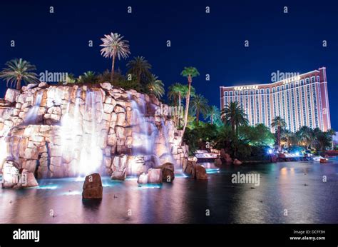 The Mirage Hotel artificial volcano in Las Vegas Stock Photo - Alamy