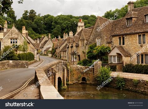 1 189 Castle Combe Wiltshire Images Stock Photos Vectors Shutterstock