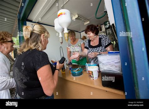 Hot Dog Stand Hi Res Stock Photography And Images Alamy