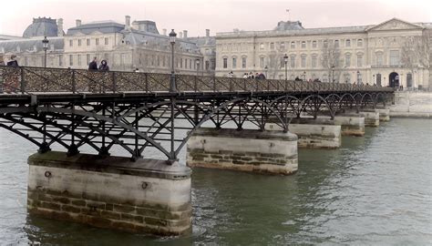 2CVParisTour Visiter Paris En 2CV Le Pont Des Arts 2CVParisTour Fr