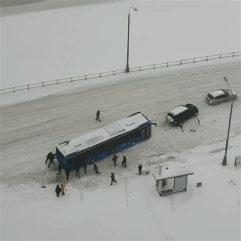 Sonja Van Den Ende On Twitter Passengers Pulled A Stuck Electric Bus