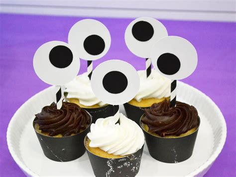 Aly Dosdall: googly eye halloween party ideas