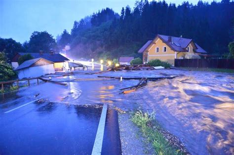 Das Gro E Aufr Umen Nach Dem Unwetter Welle Der Hilfsbereitschaft