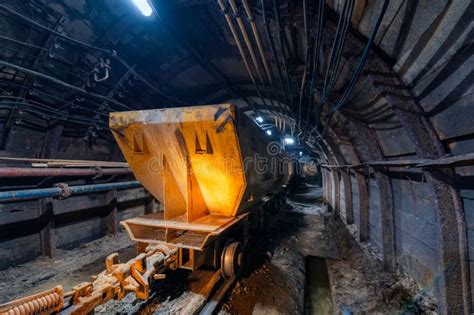 Mine Souterraine Chemin De Fer Souterrain Pour Le Transport De Minerai