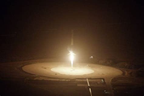 Spacex Logra El Primer Aterrizaje Vertical De Un Cohete En La Historia