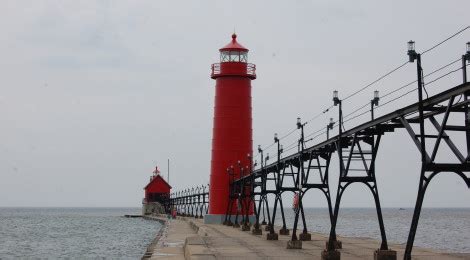 Grand Haven Pier Lights, Lake Michigan - Travel the Mitten