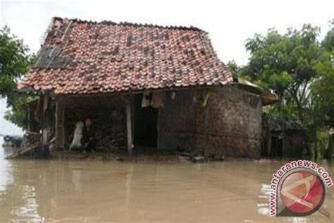 Banjir Bandang Terjang Puluhan Rumah Di Karawang Antara News Megapolitan