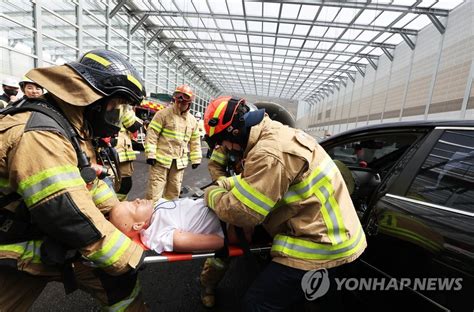 신속한 인명 구조 훈련 연합뉴스