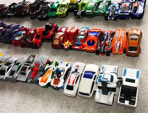 50 modelů autíček Hot Wheels Aukro