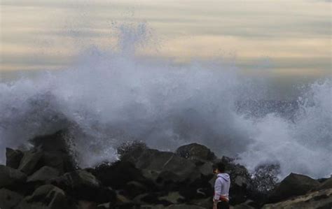 Ecuador advertencia de tsunami en Galápagos por erupción en Tonga