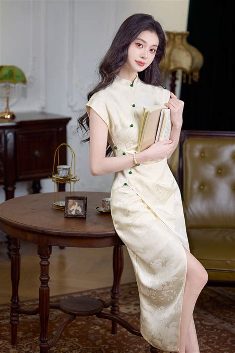 ivory jacquard floral qipao  green buttons oriental