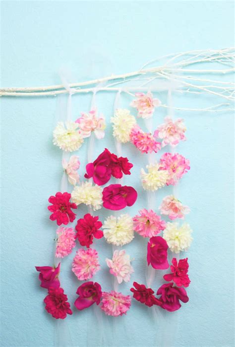 20 Simple DIY Flower Wall Decor Ideas